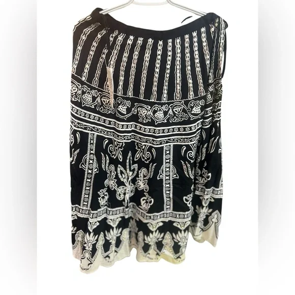 Black and White Patterned Skirt-Midi-One size fits most with tie waist - Picture 3 of 7